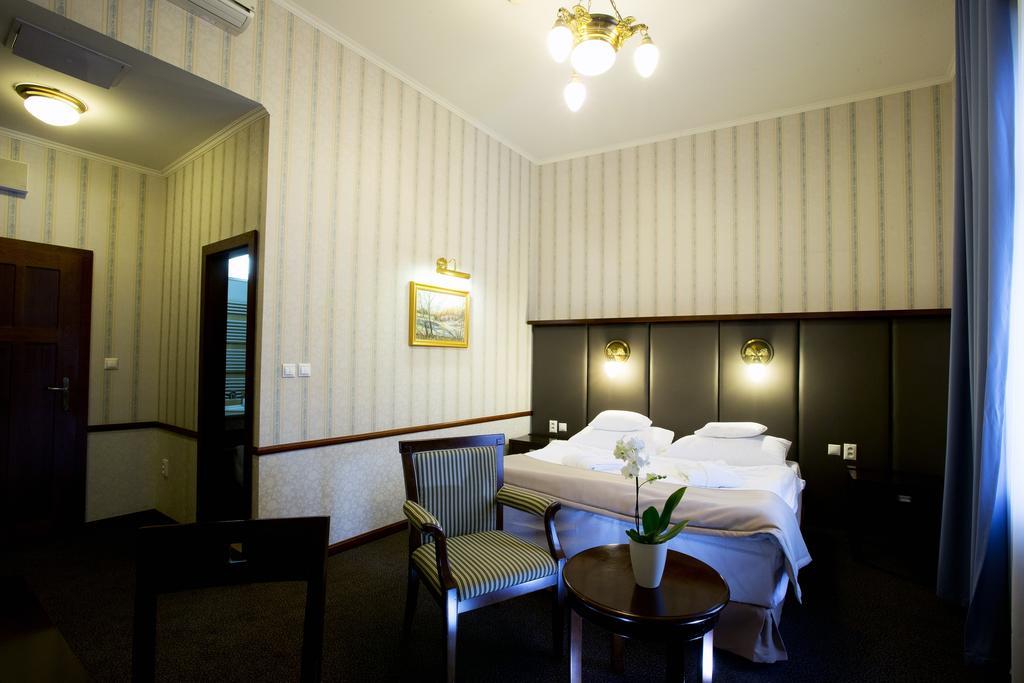 Hotel Golden Eagle Levice Cameră foto